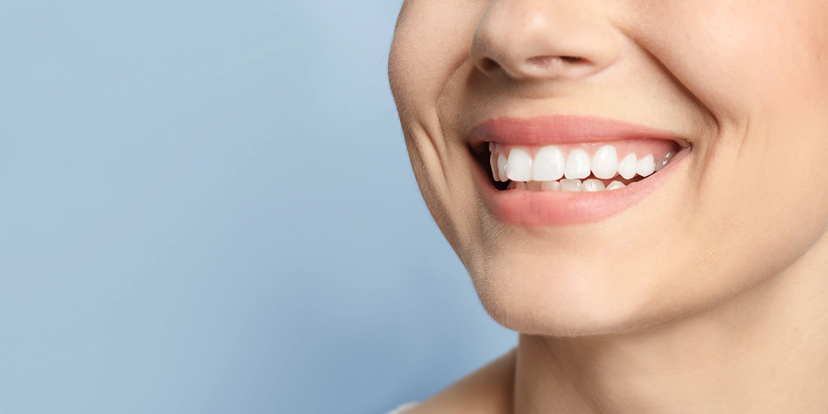 差し歯をセラミックに変えることで解決できる見た目と歯茎の健康